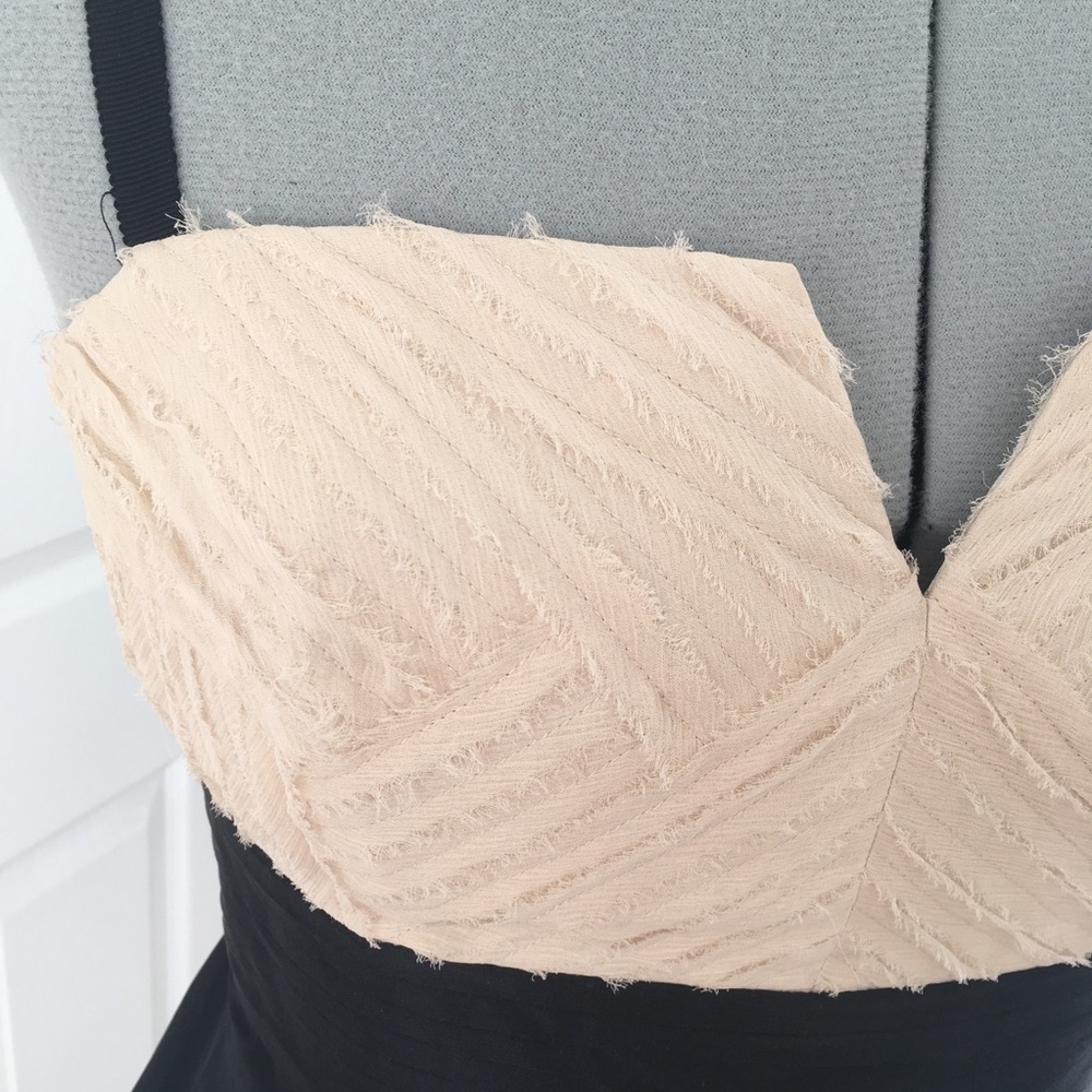 BCBG cocktail dress size 6 black / nude - Picture 2 of 6